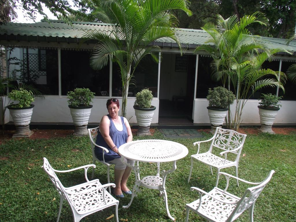 Levi's Tourist – Anuradhapura Hotel Bagian luar foto
