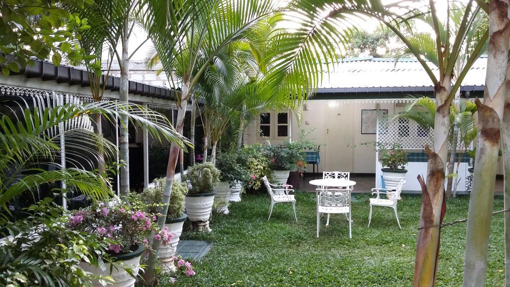 Levi's Tourist – Anuradhapura Hotel Bagian luar foto