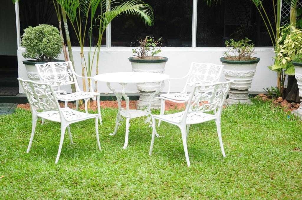 Levi's Tourist – Anuradhapura Hotel Bagian luar foto