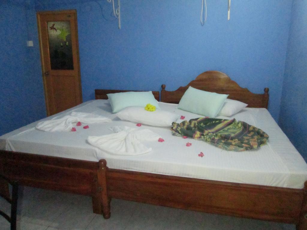 Levi's Tourist – Anuradhapura Hotel Bagian luar foto
